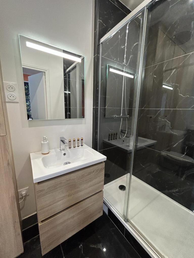 Stylish Modern Studio Apartment باريس المظهر الخارجي الصورة